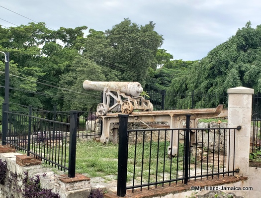 What country colonized Jamaica- cannon at fort montego, January 2019